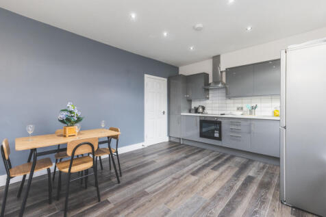 3 bed flat to rent Bredon Road, London CR0