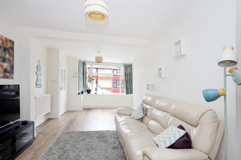 Call us to view this 4 Bedroom in Addlestone, KT1