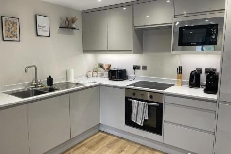 2 bed flat to rent Farningham Rd, London CR3