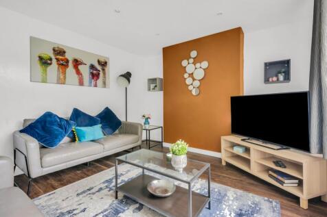 2 bed flat to rent Lackford Rd, London CR5