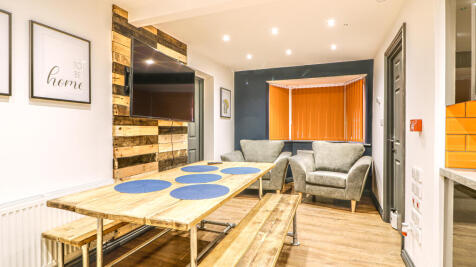 25 Glebe Road Lounge 2.jpg