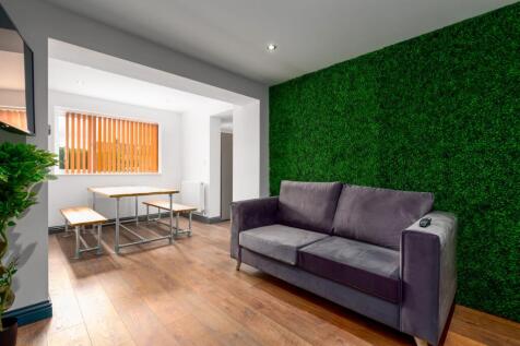 upload_livingarea_605b094993891.jpg