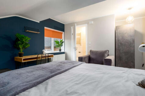 Bedroom 9a.jpg