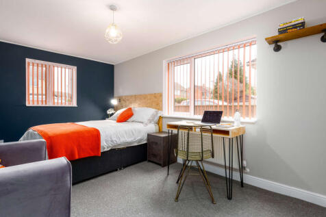 Bedroom 1.jpg