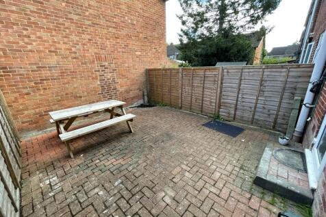 upload_49_marlborough_close_back_yard_615817ada...