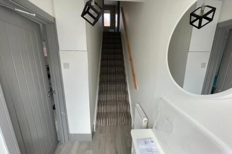 upload_49_marlborough_close_staircase_615817ae4...