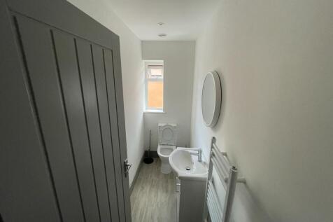 upload_49_marlborough_close_bathroom_2_615817ae...