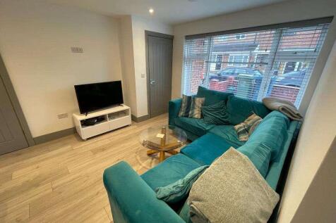49 Marlborough Close Lounge 2.jpeg