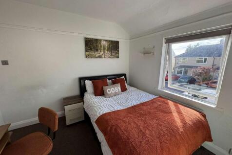 12 Benson Road Room 6 1.jpeg