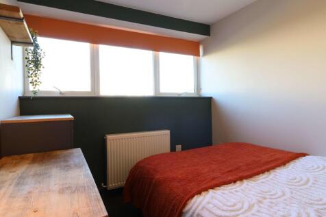 176 Sandy Lane Room 6 6.JPG