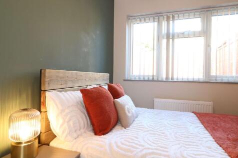 1  Wilberforce Street Room 4 .JPG