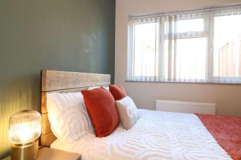 1  Wilberforce Street Room 4 .JPG