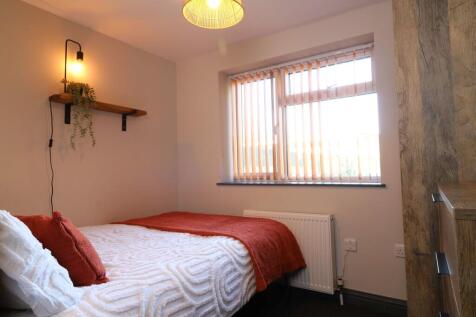 29 The Grates Room 4 .JPG