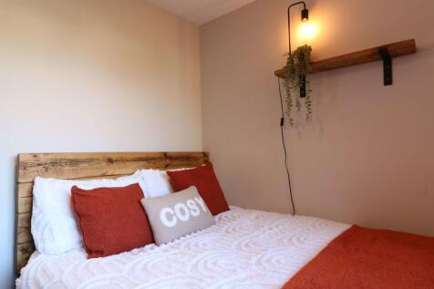 29 The Grates Room 4 1.JPG