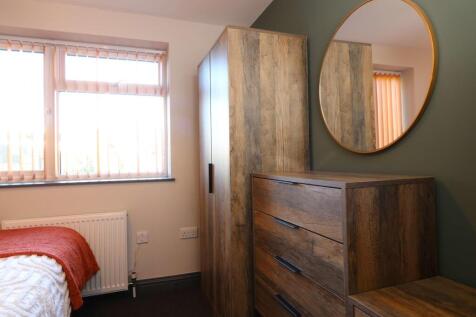 29 The Grates Room 4 3.JPG