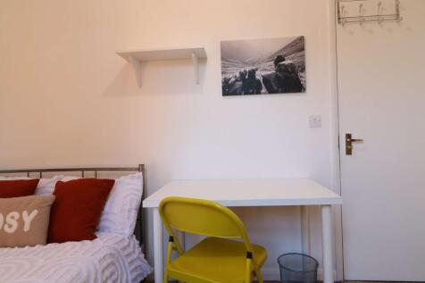 43 London Road 9.JPG