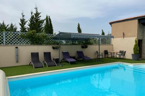 Heated pool