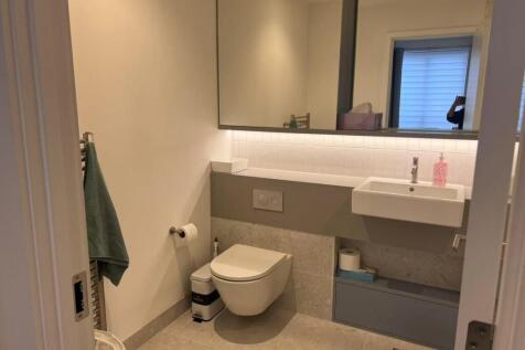 2 Bedroom flats to rent in Brent Cross