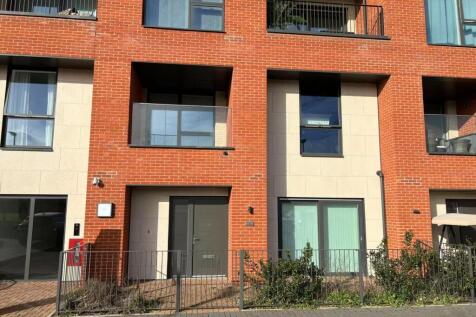 2bed for rent in Queenscroft House