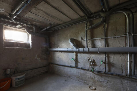 Keller mit neuer Verrohrung