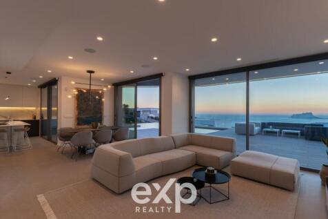 Master Suite with Sea View