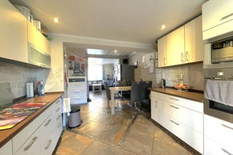 Küche mit Blick ins WZ