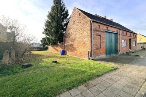 Ostseite mit zusätzlicher Zufahrt