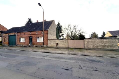 Frontansicht mit zusätlicher Toreinfahrt