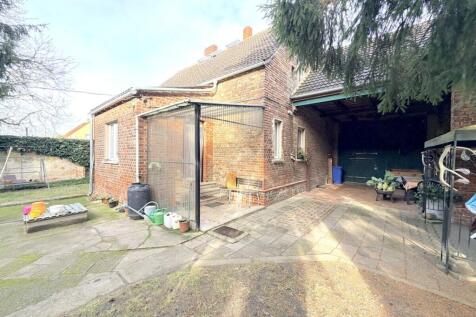 Innenhof mit Toreinfahrt