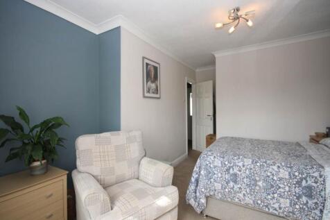 Bedroom 1 (2)