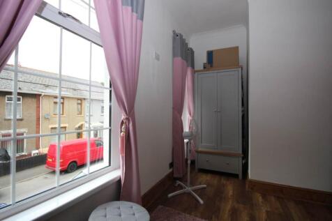 Bedroom 1 (2)