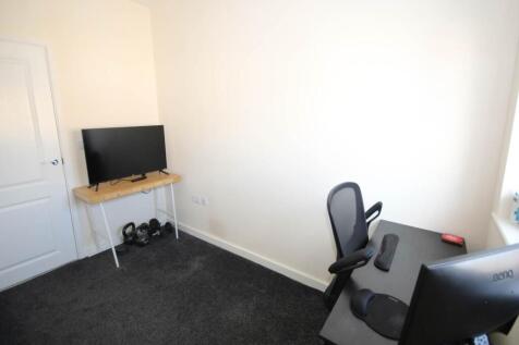Bedroom 2 (2)