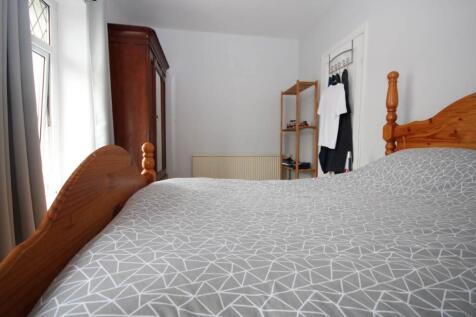 Bedroom 1 (2)