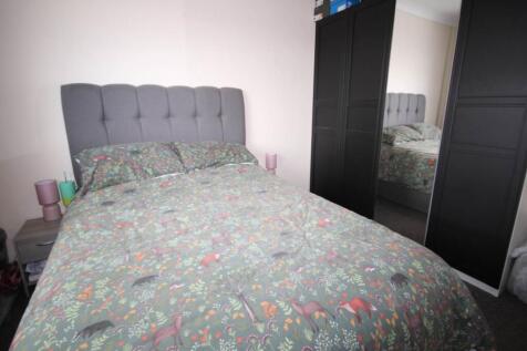 Bedroom 1 (2)