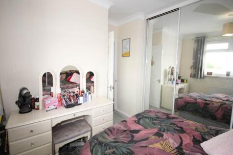 Bedroom 2 (2)