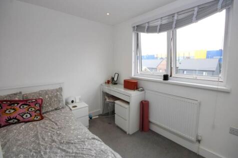 Bedroom 2 (2)