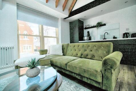 Open Plannd Living Room/Kitchen