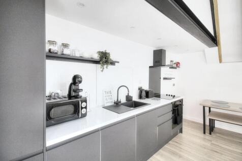 Open Plannd Living Room/Kitchen