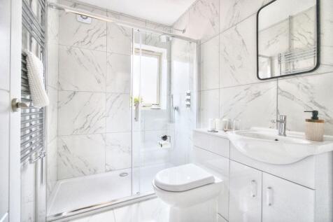 Bath/ Shower Room