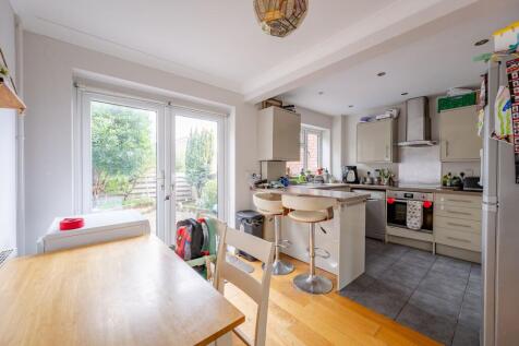 Kitchen/ Dining Area