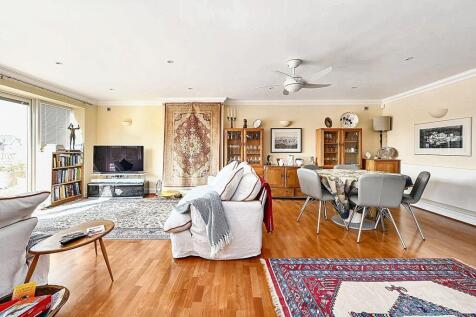 Open Planned Living Room and Kitchen