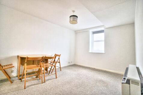 Lounge/ Dining Room