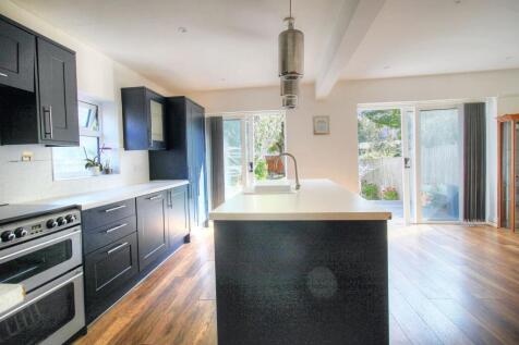 Superb Kitchen and Dining Room