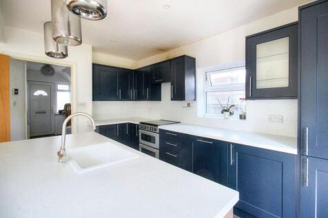 Superb Kitchen and Dining Room