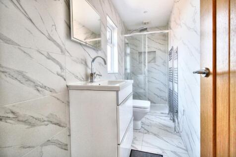 Luxurious Shower Room
