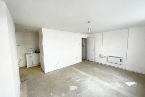 Open Planned Living, Bedroom and Kitchen