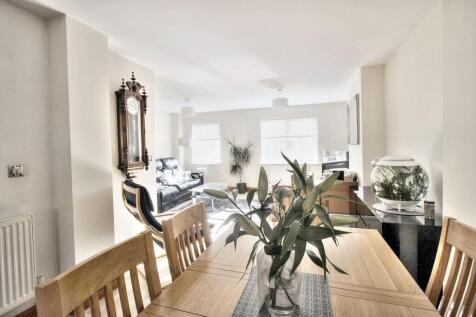 Open Planned Lounge, Dining Room and Kitchen