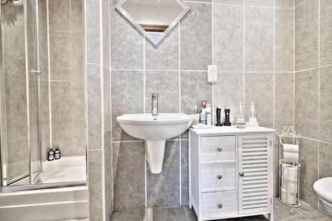 Master en-suite Shower Room