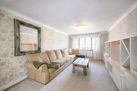 Open Plan Kitchen and Living Area