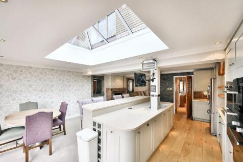 Open Plan Kitchen and Living Area